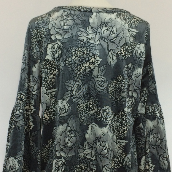 Wild Pearl Printed Velour Blouse SZ L NWT - Picture 3 of 7